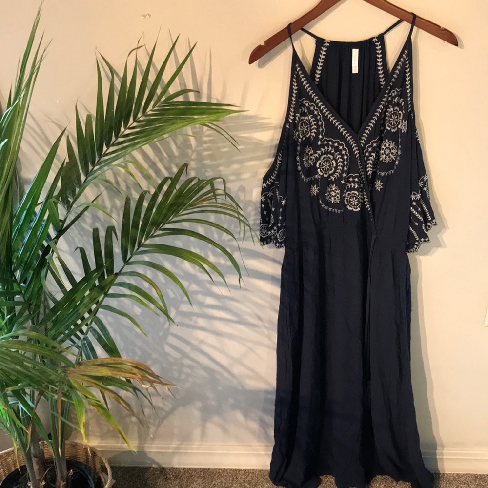 Cold shoulder embroidered dress